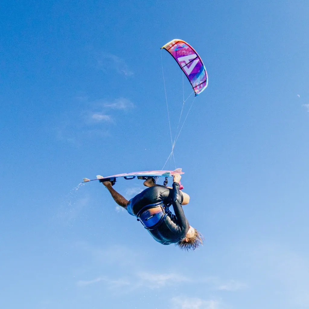 imageye___-_imgi_44_Harlem_Thrive_V2_big_air_action.webp